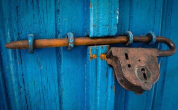 Jak otworzyć kłódkę na szyfr Abus?