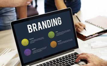 Jak umyć markizę w kamperze? Jak umyć markizę w kamperze?