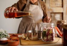 Jak stosować ekologiczny ocet jabłkowy, by w pełni wykorzystać jego właściwości? ekologiczny ocet jabłkowy